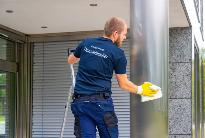 Reinigungsteam der Breer Gebäudedienste für verschiedene Branchen